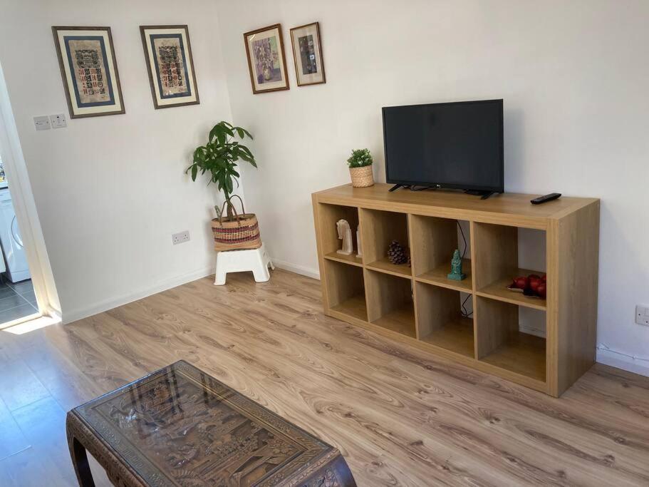 Comfy 1 Bedroom Flat With Free Parking Glasgow Exterior photo